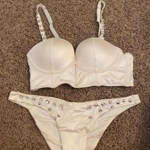 RARE RARE BEACH BUNNY BRIDAL